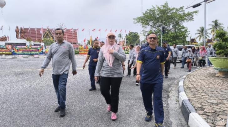 Semarak Kemerdekaan RI, Kecamatan Pekanbaru Kota Gelar Jalan Santai dan Perlombaan Tradisional