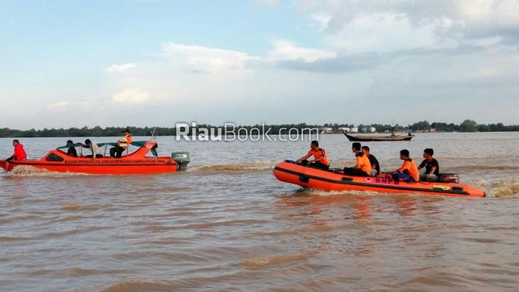 Pencarian Korban Kapal Pompong di Inhil Masih Berlangsung