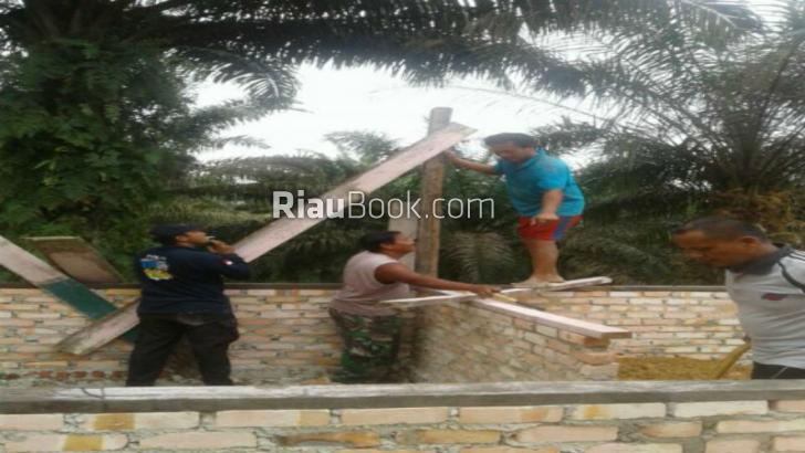 Mbah Kaswadi Seorang Lansia yang Hidup Miskin di Desa Makmur