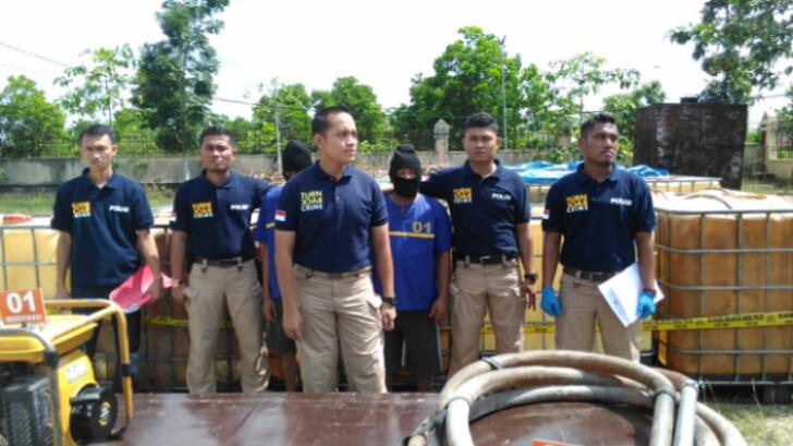 Polres Siak Ungkap Gubuk Penyimpan 60 Ton BBM Ilegal
