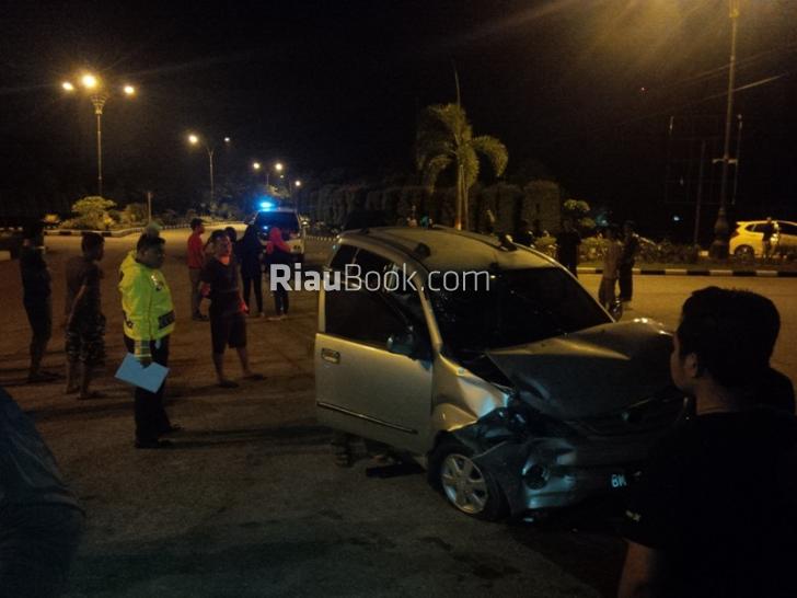 Terjadi Insiden Kecelakaan Mobil BRK dengan Mobil Pegawai Swalayan, 3 Orang Terluka