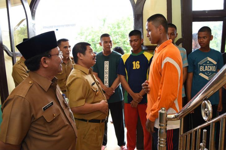 Temui Peserta Paskibra Bengkalis, Ini Pesan Bupati Amril