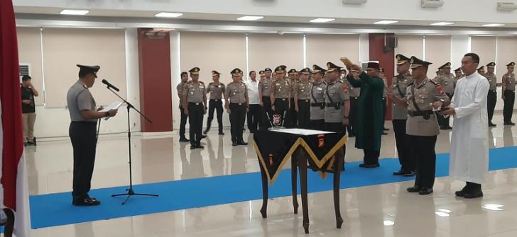 Kapolda Riau Irjen Arman Achdiat Pimpin Sertijab Dirlantas dan Kapolresta Pekanbaru