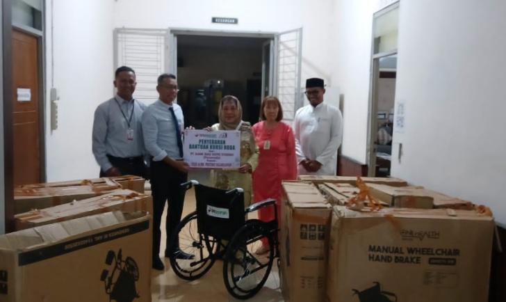 BRK Syariah Bagansiapiapi Serahkan Bantuan Kursi Roda untuk RSUD dr. RM. Pratomo