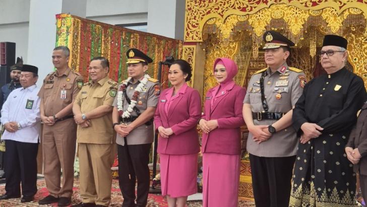 Wagubri Hariyanto Hadiri Tepuk Tepung Tawar Kapolda Riau