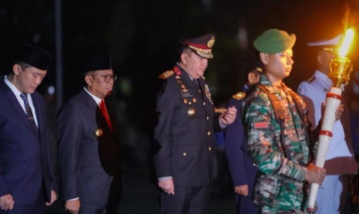 Pj Gubri Hadiri Apel Kehormatan dan Renungan Suci di TMP Kusuma Dharma