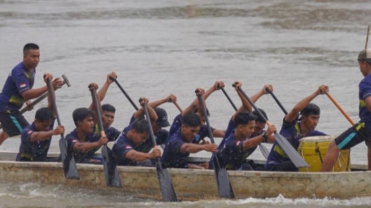 Dibuka Sekda Riau, SF Hariyanto, Wisata Pacu Sampan Buluh Cina Berlangsung Meriah