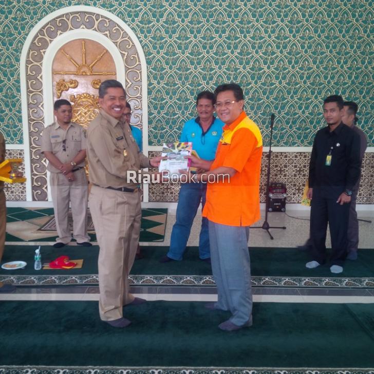 Mahasiswa Bidik Misi UR Tanam 100 Pohon di Siak
