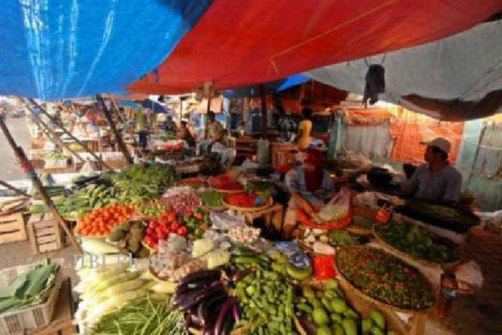 Pedagang Pasar Lumpur Geruduk Kantor Bupati Kuantan Singingi