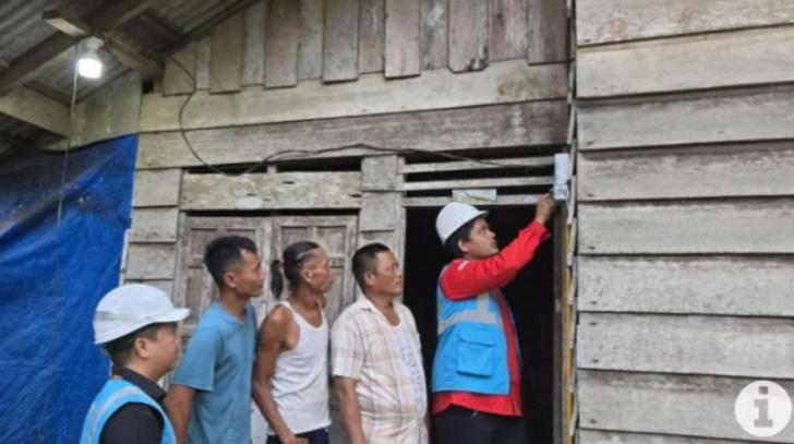 Puluhan Masyarakat Dusun Terpencil di Kampar Dapat Layanan Listrik 24 Jam
