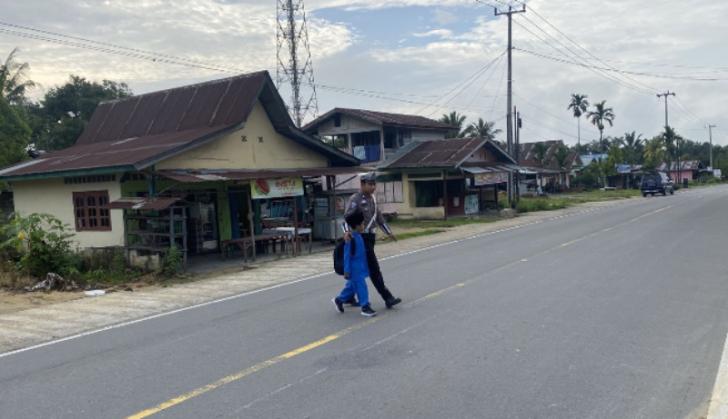 Ciptakan Suasana Kondusif, Polsek Pangkalan Kuras Tingkatkan Pengawasan di Titik Rawan Lakalantas
