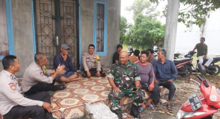 Tingkatkan Situasi Kondusif, Polsek Binawidya Bersama TNI Dialog Kamtibmas Bersama Warga
