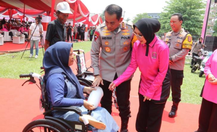 Hari Gerak Bhayangkari di Sumatera Selatan, Bedah Rumah dan Serahkan Bantuan Kursi Roda