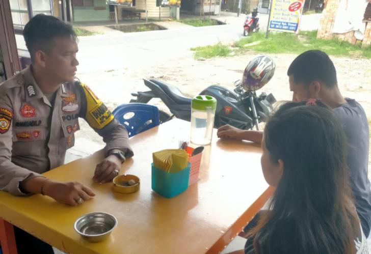 Bhabinkamtibmas Bukit Raya Patroli Sambang Warga di Sejumlah Karamain