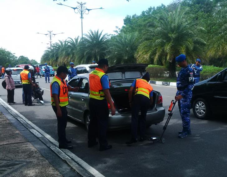 Tim Gabungan TNI AU dan Avsec Perketat Keamanan Jalur Masuk Bandara SSK ll Pekanbaru