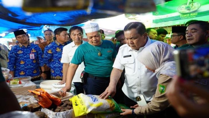 Jelang Natal dan Tahun Baru, Plt Gubernur Riau Sidak Pasar & Distributor