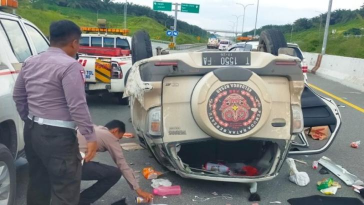 Terios Terbalik di Tol Pekanbaru-Dumai