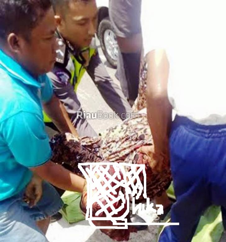 Bawa Motor, Pasutri Nabrak Colt Diesel. Istri Tewas, Suami Tak Sadarkan Diri