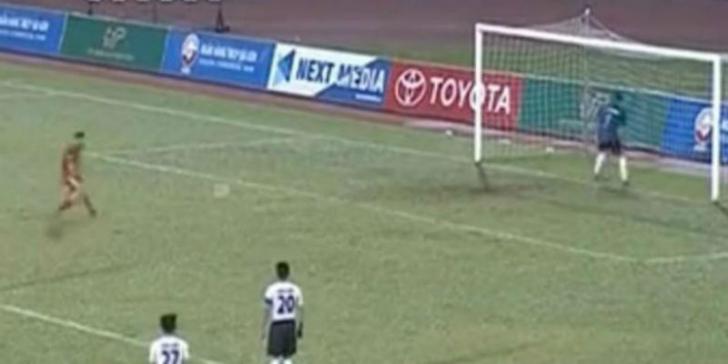 Tingkah Konyol Penjaga Gawang saat Penalti