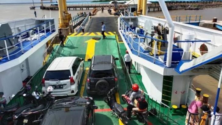 Ribuan Kendaraan Antre di Roro Bengkalis