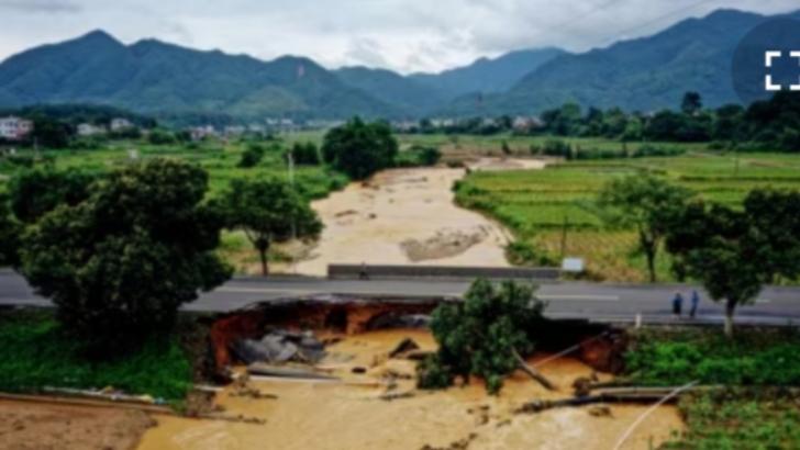Jembatan Ambruk di China, 11 Orang Tewas dan 30 Lainnya Hilang