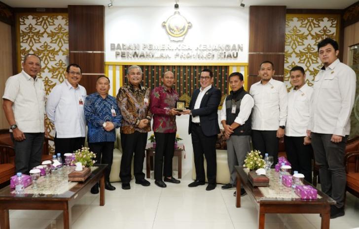 Jajaran Direksi BRK Syariah Berkunjung ke BPK Riau