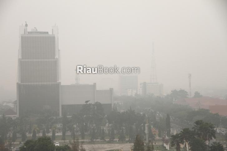 Kebakaran Sumatera Masih Hasilkan Asap Gerayangi Riau