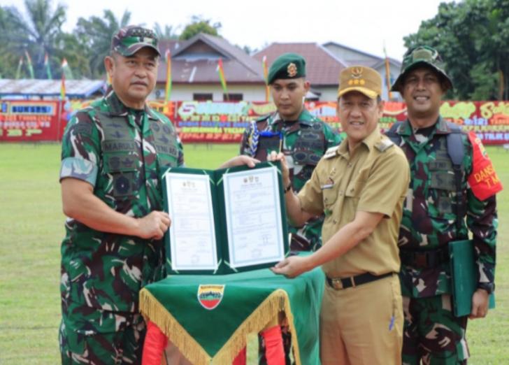 Pj Bupati Kampar Dampingi KASAD Jendral TNI Maruli Simanjuntak Tutup TMMD di Kampar Kiri Hulu