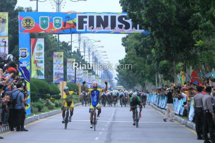 Pebalap Indonesia Rajai Etape Terakhir Tour de Siak 2016