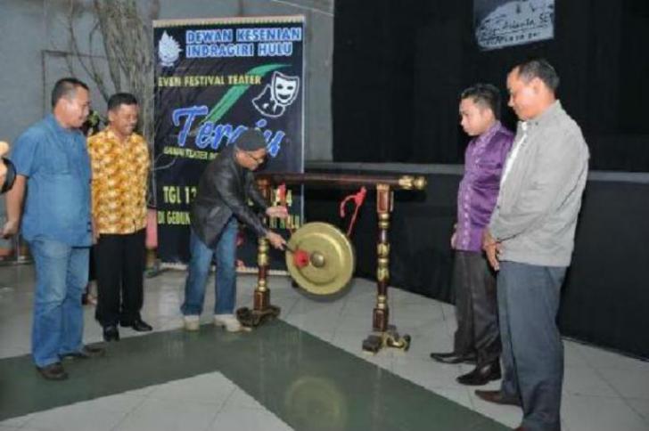 Festival Teraju Gawai Teater, Sanggar Tari SMPN 1 Rengat Tampil Memukau