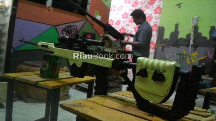 Hebat, Seorang Pemuda di Dumai Bisa Membuat Senjata Laras Panjang