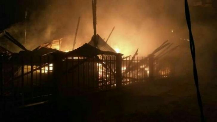 Diduga Arus Pendek Listrik, Rumah Warga di Selatpanjang Terbakar