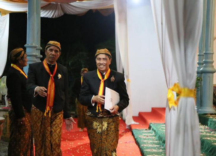 Gelar Baru Bupati Siak:  Kanjeng Raden Tumenggung H Syamsuar Darmodipuro