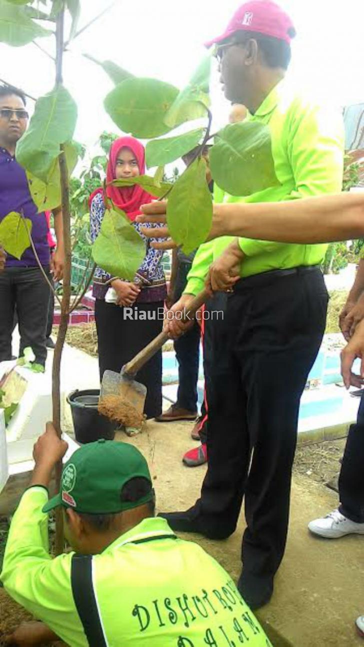 Rohil Gencarkan Penanaman Pohon Pelindung di Lahan Gersang dan Rawan Banjir