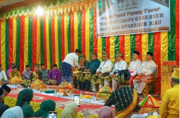 LAM Gelar Tepuk Tepung Tawar kepada Tiga Paslon Gubernur Riau