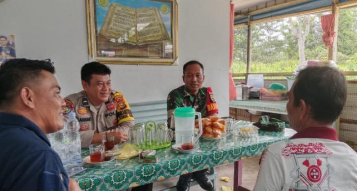 Polisi Pelihara Kamtibmas Bersama Forum RT dan RW Kelurahan Sorek Satu, Bersama