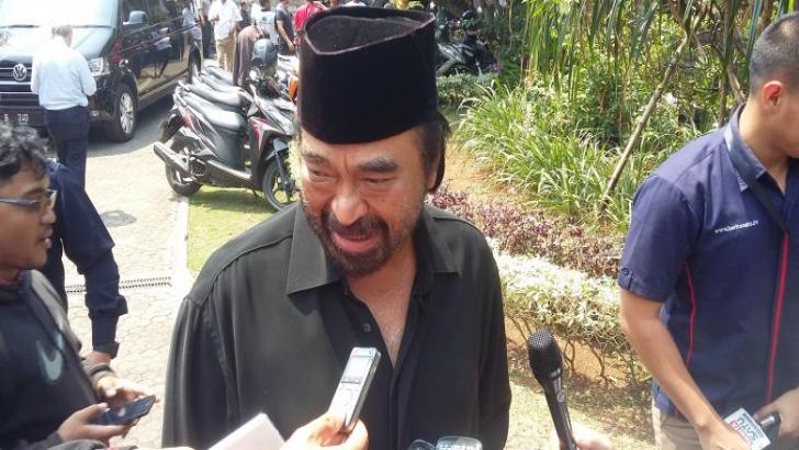 Kisah Adnan Buyung Nasution Bersama Surya Paloh, dari Makanan hingga Politik