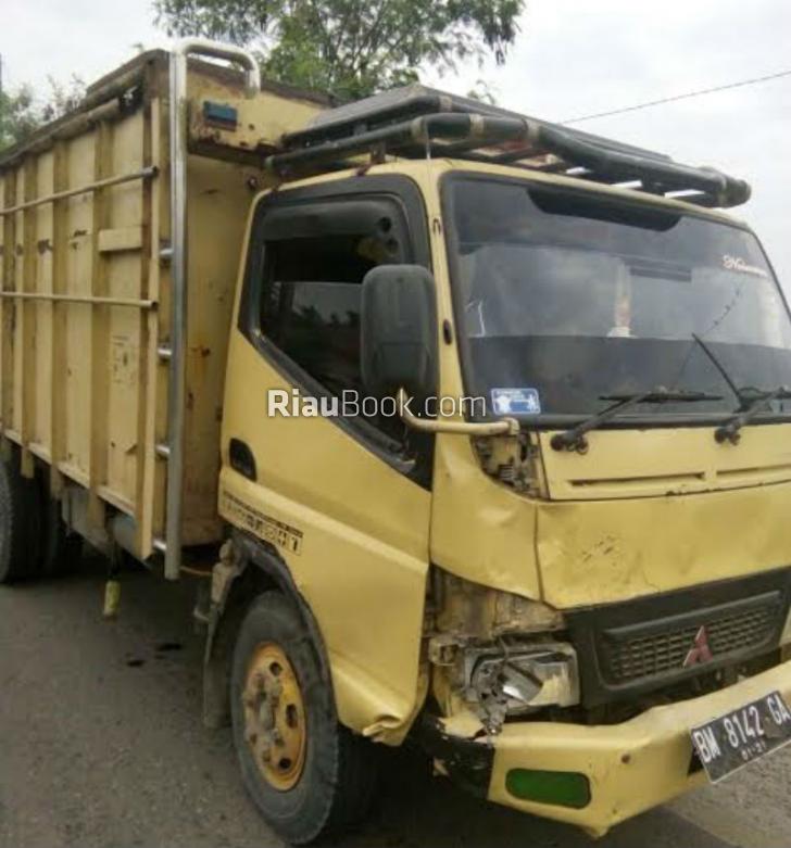 Ditabrak Truk, Seorang Siswi Tewas di Jalan Raya Rengat