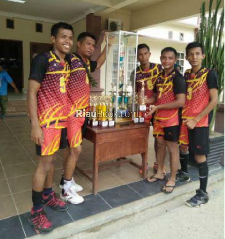 Tim Voli PGRI XIII Koto Kampar Rebut Piala Bergilir
