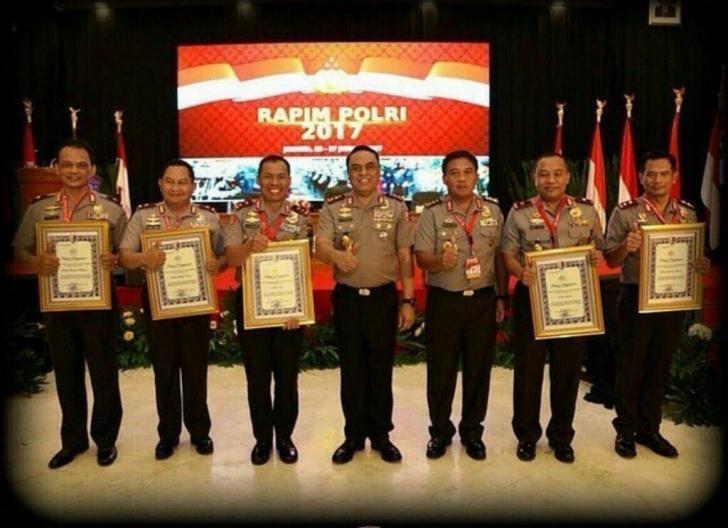 Kapolda Riau Terima Penghargaan Promoter Kapolri Terbaik Peringkat ke-3