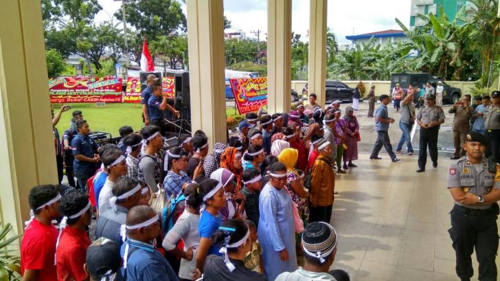 Ratusan Warga Rantau Bertuah Demo, Tuntut PT Pekanbaru Penjarakan Mini Purba