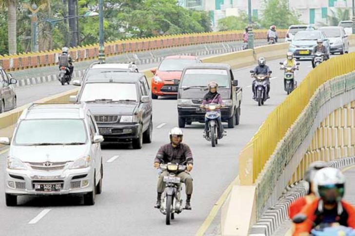 Masih Banyak Pengendara Motor yang Melintasi Fly Over