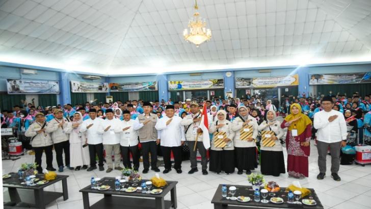 Plt Dirut BRK Syariah Dampingi Plt Gubri Lepas JCH Riau di Batam