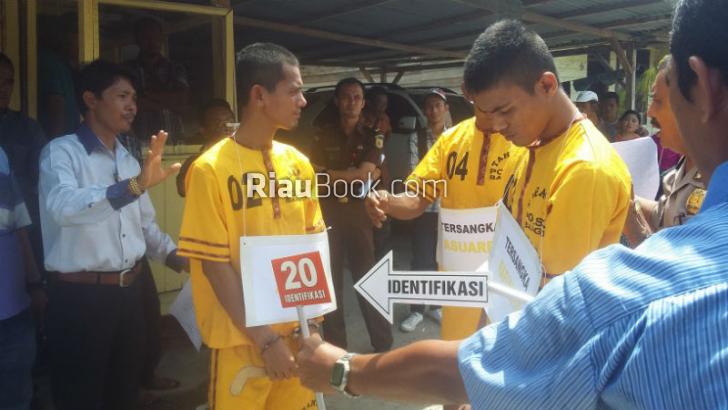 Polisi Rekonstruksi Kasus Pembunuhan Nelayan di Rohil