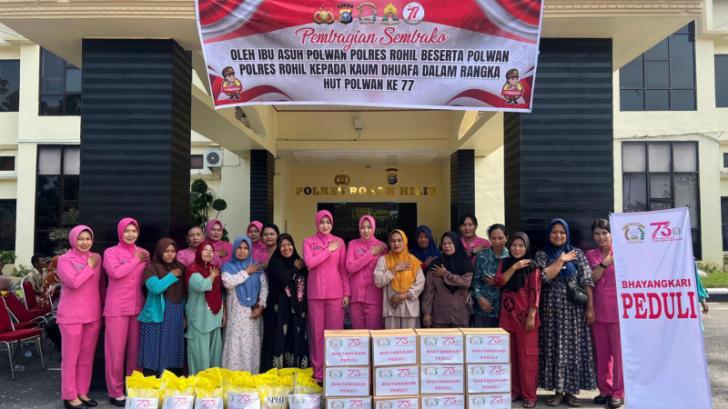 Hari Jadi Polwan Ke77, Ibu Asuh Polwan Polres Rohil Berbagi Sembako kepada Masyarakat