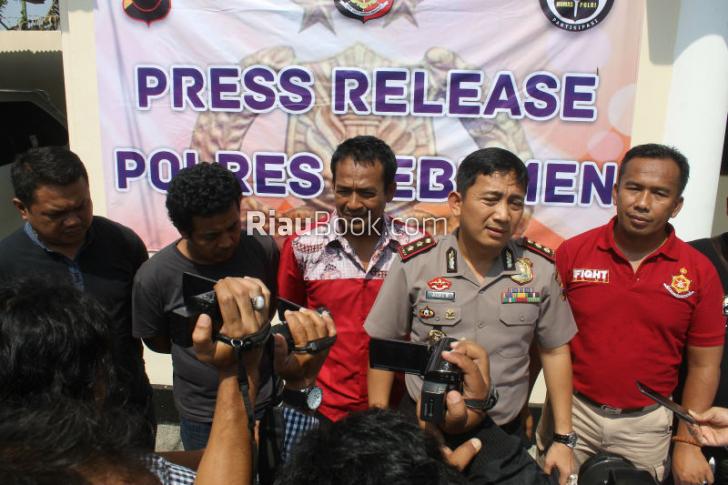 Cerita Sepasang Sepatu dan Pembunuhan Mantri di Kebumen