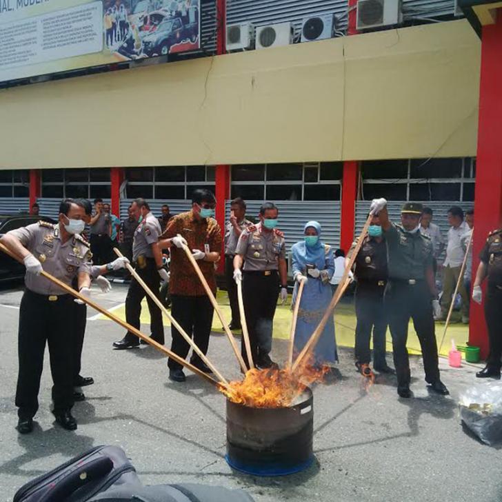 Masyarakat Diimbau Berperan di dalam Pemberantasan Narkoba,  12.3 Kilogram Ganja Kering Dibakar