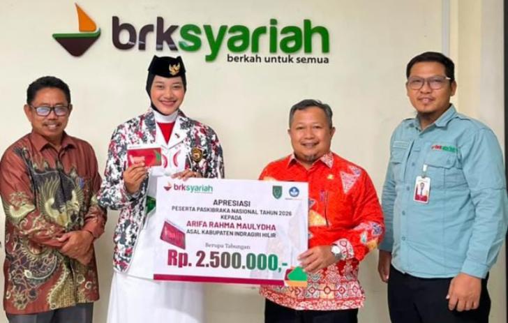 Apresiasi Prestasi Paskibraka Nasional Asal Inhil, BRK Syariah Salurkan Bantuan Biaya Pendidikan