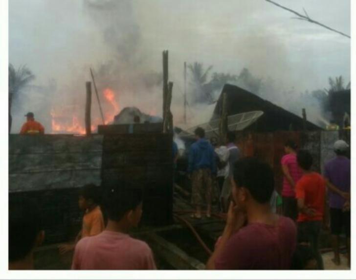 Gudang Pembakar Besi di Rohil Diamuk Si Jago Merah, Kerugian Capai 1 Miliar