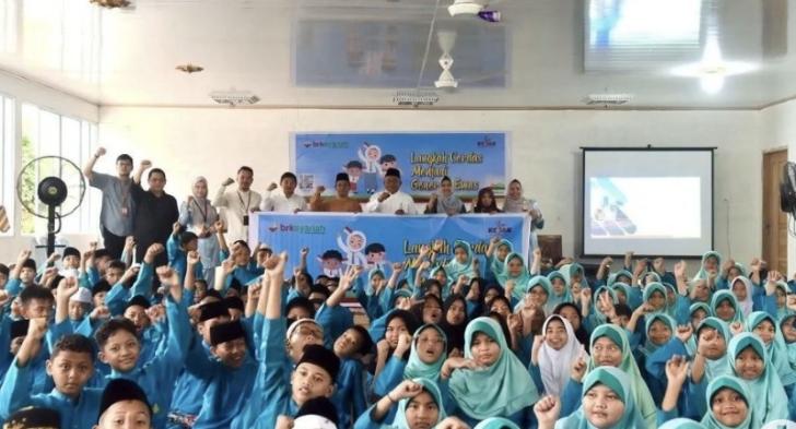 BRK Syariah Gelar 'Goes To School' Edukasi KEJAR Menuju Indonesia Emas